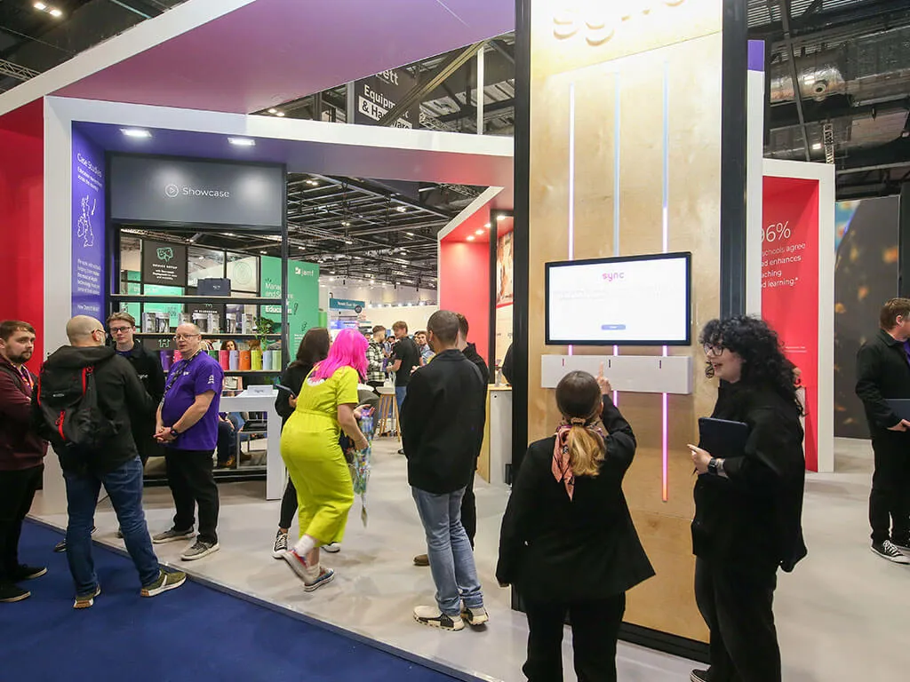 Sync Exhibition Stand Coin Slot Engagement